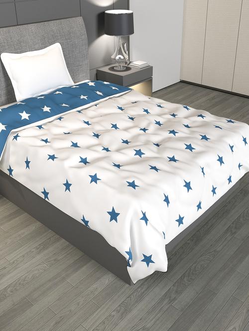 home plus studio microfibre 150 gsm reversible single bed comforter all-weatherblanket light weight quilt duvet, blue & white - 18640215 - Very Small Image - 1