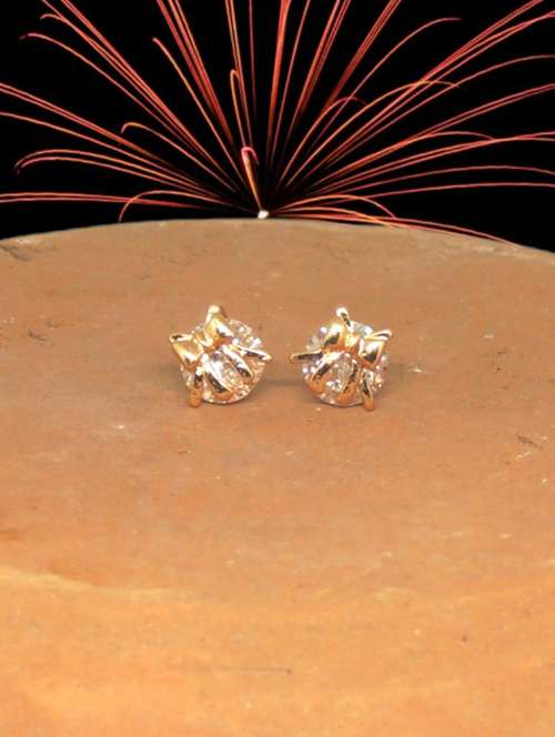 white brass studs earring - 19667190 - Very Small Image - 1