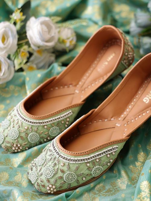 women embroidered slip on juttis - 21943238 - Very Small Image - 1