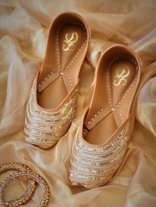 women embellished slip on juttis - 21943253 - Very Small Image - 1