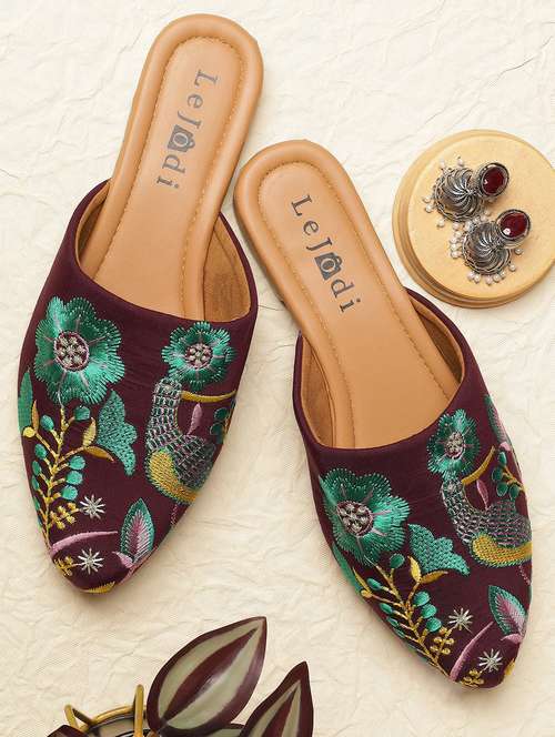 women embroidered slip on mojari - 22030805 - Very Small Image - 1