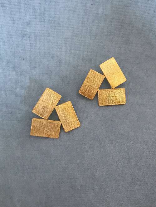 gold plated studs earring - 17637497 - Very Small Image - 1