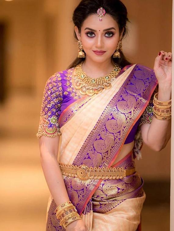 women's self design cream colored saree with blouse - 18372100 - Zoom Image - 2