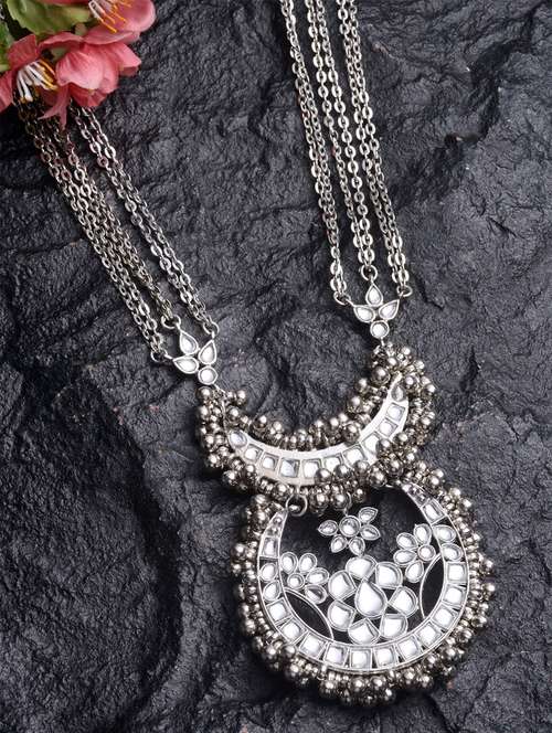 silver metal long necklace - 18636145 - Very Small Image - 1
