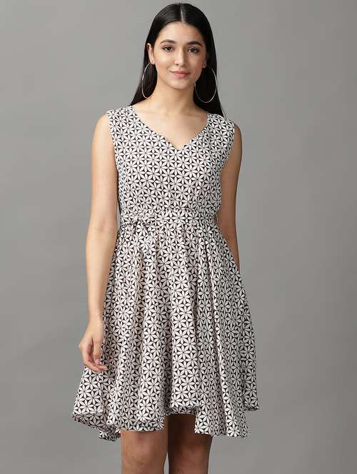 Women's Fit & Flare Floral Dress - 18659026 - Very Small Image - 1