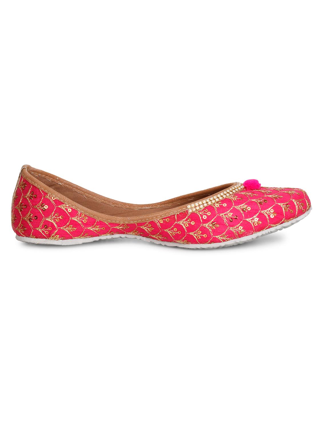 women embroidered jutis - 19436584 - Standard Image - 2