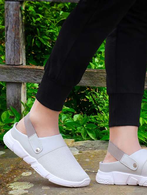 solid slip on shoe - 19720447 - Very Small Image - 1