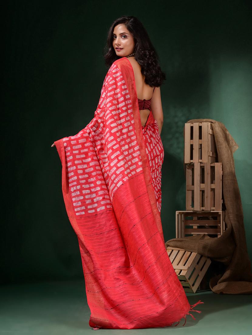 women's printed red colored saree with blouse - 19916902 - Zoom Image - 3