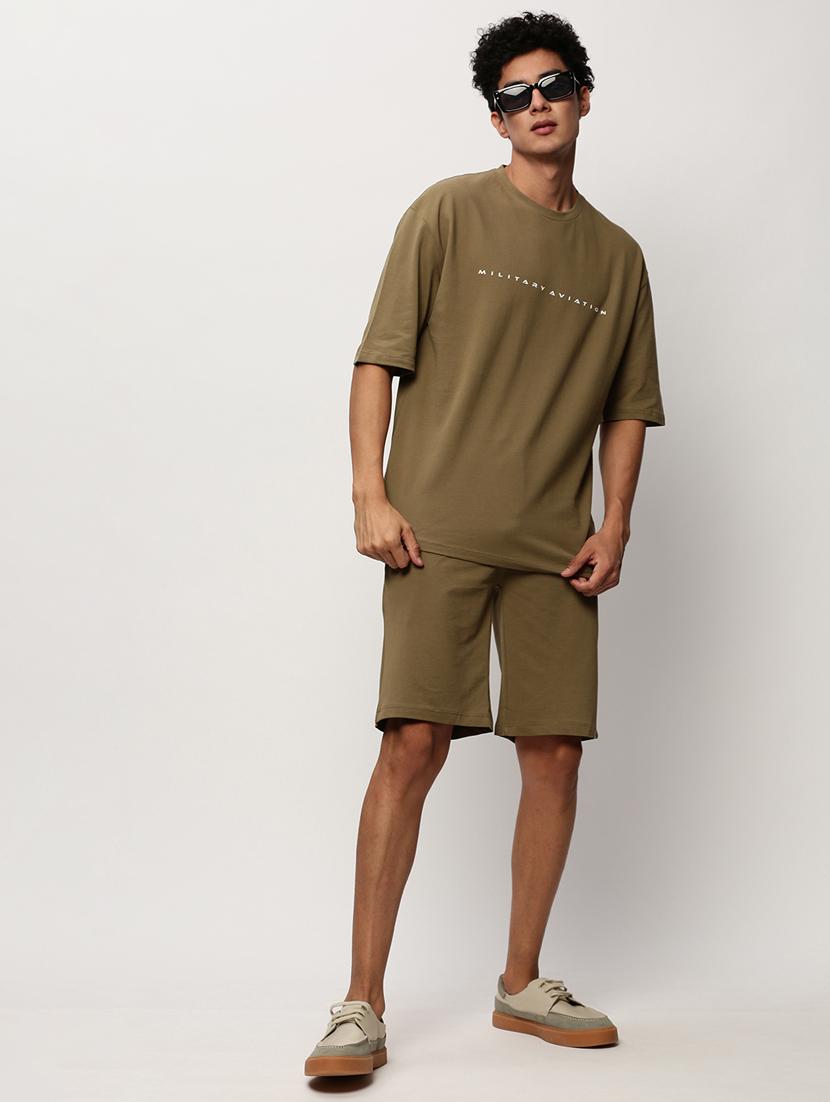 men olive typographic print co-ord set - 20325327 - Standard Image - 4