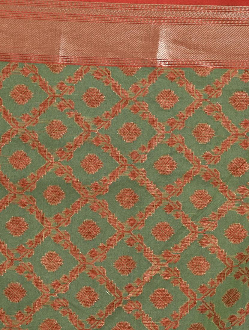 women self design bordered saree - 21185552 - Zoom Image - 4