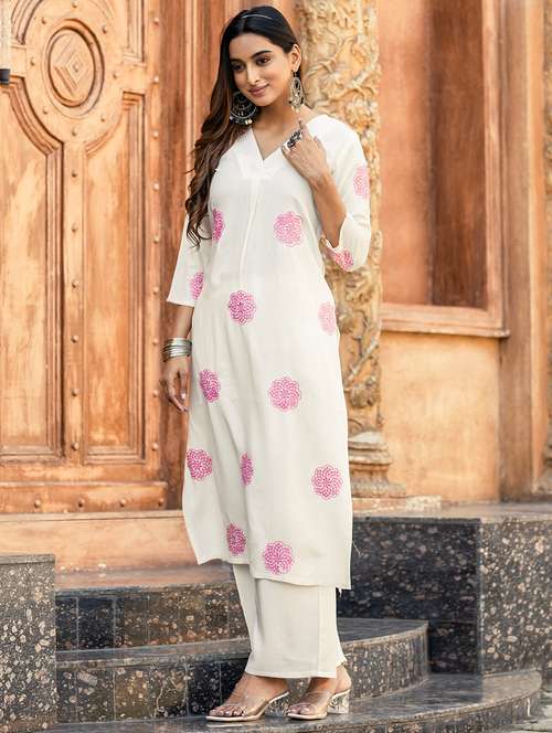 women embroidered three quarter sleeve straight kurta - 21737316 - Very Small Image - 1
