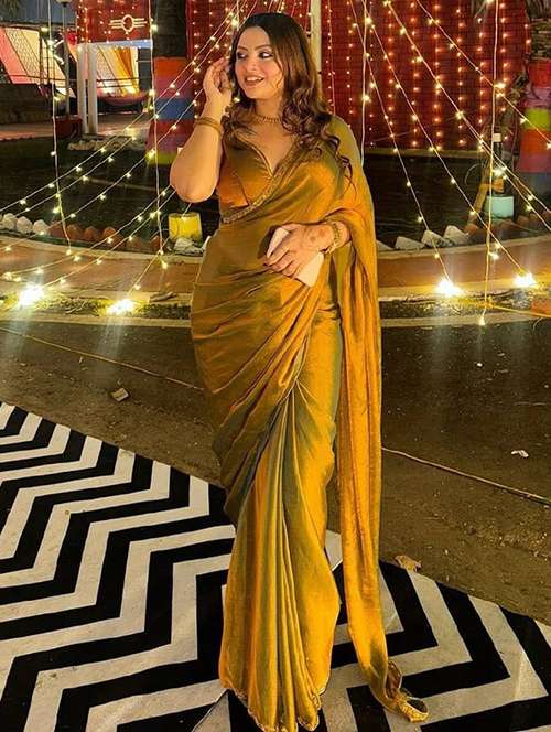 women solid with embellished bordered saree with blouse - 22041966 - Very Small Image - 1