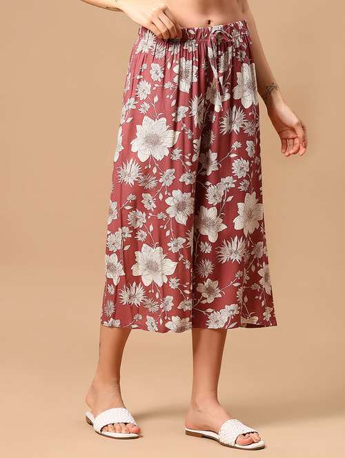 women floral printed mid rise relaxed fit capri - 22166113 - Very Small Image - 1